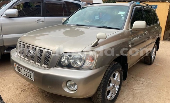 Acheter Occasion Voiture Toyota Kluger Marron à Kampala, Ouganda