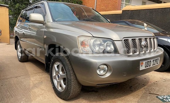 Acheter Occasion Voiture Toyota Kluger Marron à Kampala, Ouganda Acheter Occasion Voiture Toyota Kluger Marron à Kampala, Ouganda