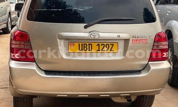 Acheter Occasion Voiture Toyota Kluger Marron à Kampala, Ouganda Acheter Occasion Voiture Toyota Kluger Marron à Kampala, Ouganda