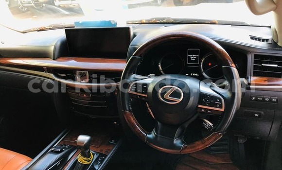 Nunua Ilio tumika Lexus LX 570 Nyeupe Gari ndani ya Kampala nchini Uganda Nunua Ilio tumika Lexus LX 570 Nyeupe Gari ndani ya Kampala nchini Uganda