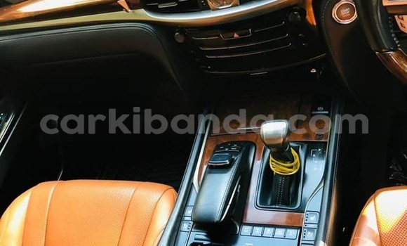 Nunua Ilio tumika Lexus LX 570 Nyeupe Gari ndani ya Kampala nchini Uganda Nunua Ilio tumika Lexus LX 570 Nyeupe Gari ndani ya Kampala nchini Uganda