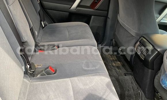 Nunua Ilio tumika Toyota Land Cruiser Prado Nyeusi Gari ndani ya Kampala nchini Uganda Nunua Ilio tumika Toyota Land Cruiser Prado Nyeusi Gari ndani ya Kampala nchini Uganda
