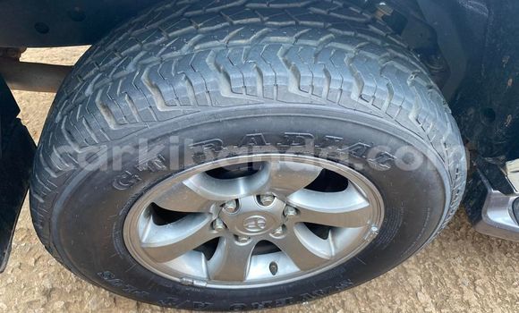 Nunua Ilio tumika Toyota Land Cruiser Nyeupe Gari ndani ya Kampala nchini Uganda Nunua Ilio tumika Toyota Land Cruiser Nyeupe Gari ndani ya Kampala nchini Uganda