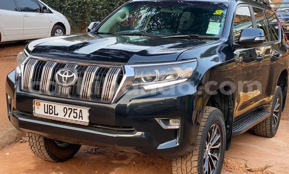Nunua Ilio tumika Toyota Land Cruiser Nyeusi Gari ndani ya Kampala nchini Uganda Nunua Ilio tumika Toyota Land Cruiser Nyeusi Gari ndani ya Kampala nchini Uganda