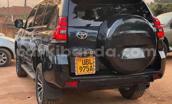 Nunua Ilio tumika Toyota Land Cruiser Nyeusi Gari ndani ya Kampala nchini Uganda Nunua Ilio tumika Toyota Land Cruiser Nyeusi Gari ndani ya Kampala nchini Uganda