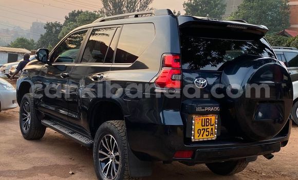 Nunua Ilio tumika Toyota Land Cruiser Nyeusi Gari ndani ya Kampala nchini Uganda Nunua Ilio tumika Toyota Land Cruiser Nyeusi Gari ndani ya Kampala nchini Uganda
