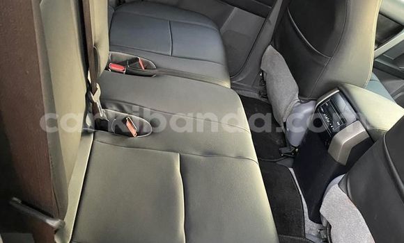 Nunua Ilio tumika Toyota Land Cruiser Nyeusi Gari ndani ya Kampala nchini Uganda Nunua Ilio tumika Toyota Land Cruiser Nyeusi Gari ndani ya Kampala nchini Uganda