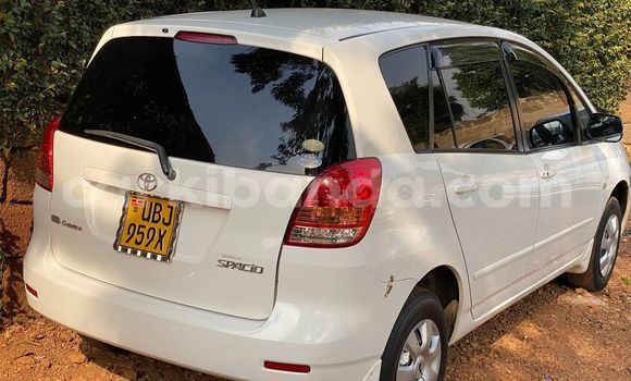 Acheter Occasion Voiture Toyota Spacio Blanc à Kampala, Ouganda Acheter Occasion Voiture Toyota Spacio Blanc à Kampala, Ouganda