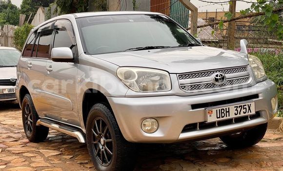 Nunua Ilio tumika Toyota RAV4 Nyeupe Gari ndani ya Kampala nchini Uganda Nunua Ilio tumika Toyota RAV4 Nyeupe Gari ndani ya Kampala nchini Uganda