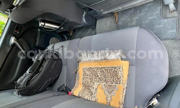 Nunua Ilio tumika Toyota RAV4 Nyeupe Gari ndani ya Kampala nchini Uganda Nunua Ilio tumika Toyota RAV4 Nyeupe Gari ndani ya Kampala nchini Uganda