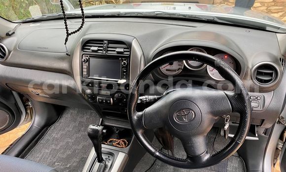 Nunua Ilio tumika Toyota RAV4 Nyeupe Gari ndani ya Kampala nchini Uganda Nunua Ilio tumika Toyota RAV4 Nyeupe Gari ndani ya Kampala nchini Uganda