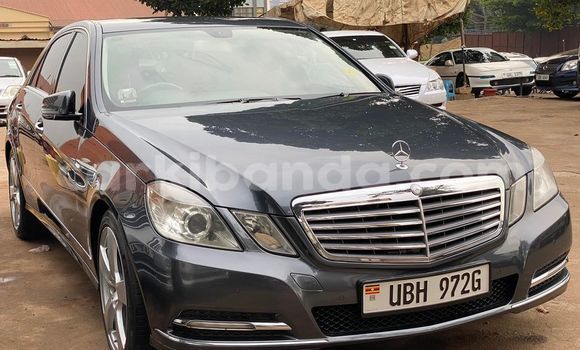 Nunua Ilio tumika Mercedes‒Benz E–Class Bluu Gari ndani ya Kampala nchini Uganda Nunua Ilio tumika Mercedes‒Benz E–Class Bluu Gari ndani ya Kampala nchini Uganda