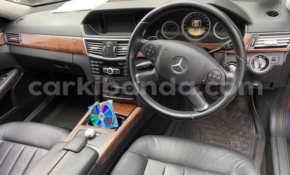 Nunua Ilio tumika Mercedes‒Benz E–Class Bluu Gari ndani ya Kampala nchini Uganda Nunua Ilio tumika Mercedes‒Benz E–Class Bluu Gari ndani ya Kampala nchini Uganda