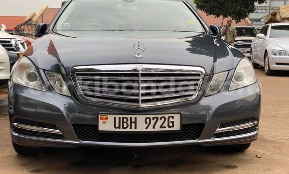 Nunua Ilio tumika Mercedes‒Benz E–Class Bluu Gari ndani ya Kampala nchini Uganda Nunua Ilio tumika Mercedes‒Benz E–Class Bluu Gari ndani ya Kampala nchini Uganda