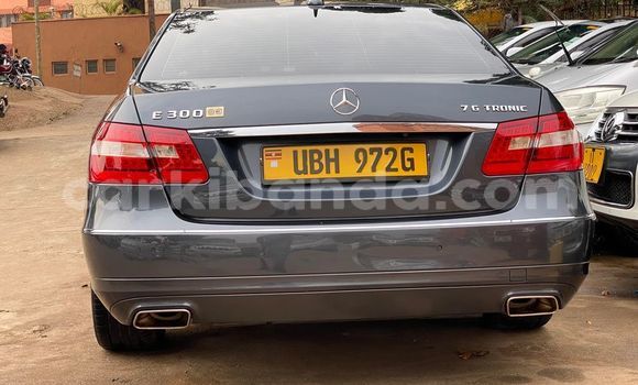 Nunua Ilio tumika Mercedes‒Benz E–Class Bluu Gari ndani ya Kampala nchini Uganda Nunua Ilio tumika Mercedes‒Benz E–Class Bluu Gari ndani ya Kampala nchini Uganda