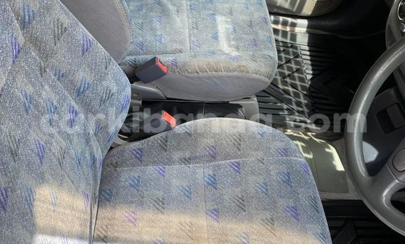 Acheter Occasion Voiture Toyota Raum Gris à Kampala, Ouganda Acheter Occasion Voiture Toyota Raum Gris à Kampala, Ouganda