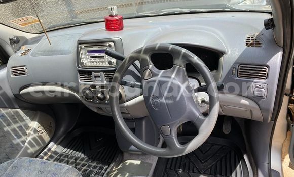 Acheter Occasion Voiture Toyota Raum Gris à Kampala, Ouganda Acheter Occasion Voiture Toyota Raum Gris à Kampala, Ouganda