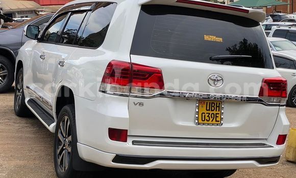 Acheter Occasion Voiture Toyota Land Cruiser Blanc à Kampala, Ouganda Acheter Occasion Voiture Toyota Land Cruiser Blanc à Kampala, Ouganda
