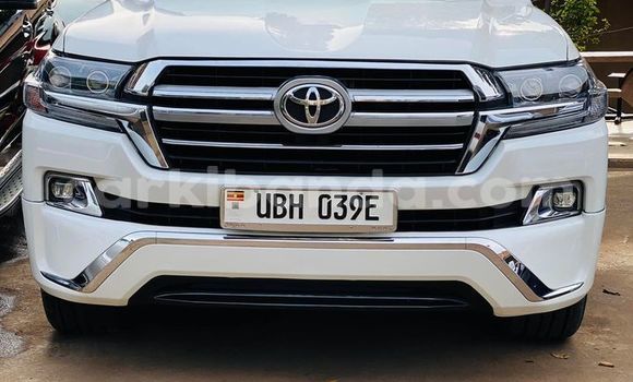 Acheter Occasion Voiture Toyota Land Cruiser Blanc à Kampala, Ouganda Acheter Occasion Voiture Toyota Land Cruiser Blanc à Kampala, Ouganda