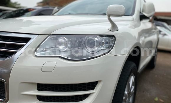 Nunua Ilio tumika Volkswagen Touareg Nyeupe Gari ndani ya Kampala nchini Uganda
