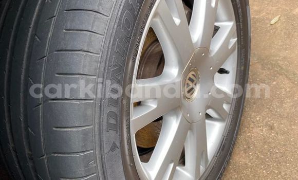 Nunua Ilio tumika Volkswagen Touareg Nyeupe Gari ndani ya Kampala nchini Uganda Nunua Ilio tumika Volkswagen Touareg Nyeupe Gari ndani ya Kampala nchini Uganda