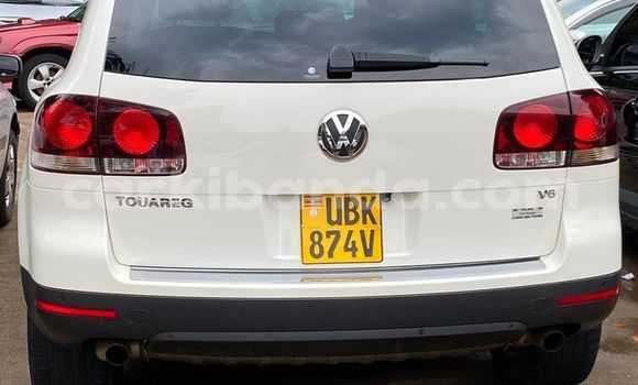 Nunua Ilio tumika Volkswagen Touareg Nyeupe Gari ndani ya Kampala nchini Uganda Nunua Ilio tumika Volkswagen Touareg Nyeupe Gari ndani ya Kampala nchini Uganda