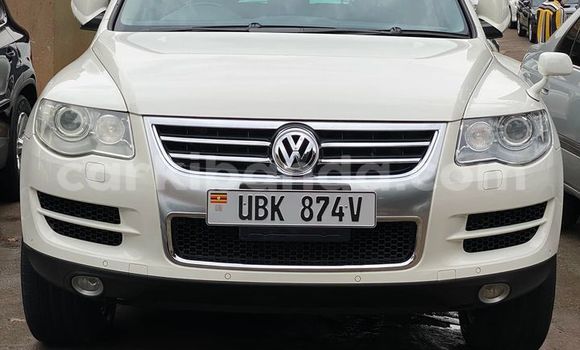 Nunua Ilio tumika Volkswagen Touareg Nyeupe Gari ndani ya Kampala nchini Uganda Nunua Ilio tumika Volkswagen Touareg Nyeupe Gari ndani ya Kampala nchini Uganda