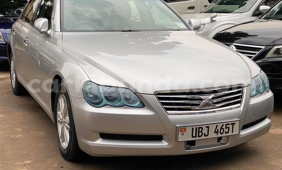 Nunua Ilio tumika Toyota Mark X Fedha Gari ndani ya Kampala nchini Uganda