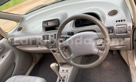 Nunua Ilio tumika Toyota Spacio Fedha Gari ndani ya Kampala nchini Uganda Nunua Ilio tumika Toyota Spacio Fedha Gari ndani ya Kampala nchini Uganda