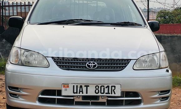 Nunua Ilio tumika Toyota Spacio Fedha Gari ndani ya Kampala nchini Uganda Nunua Ilio tumika Toyota Spacio Fedha Gari ndani ya Kampala nchini Uganda