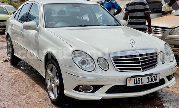 Nunua Ilio tumika Mercedes‒Benz E–Class Nyeupe Gari ndani ya Kampala nchini Uganda Nunua Ilio tumika Mercedes‒Benz E–Class Nyeupe Gari ndani ya Kampala nchini Uganda