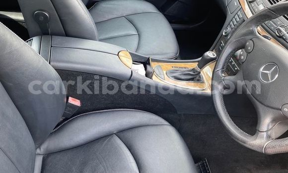 Nunua Ilio tumika Mercedes‒Benz E–Class Nyeupe Gari ndani ya Kampala nchini Uganda Nunua Ilio tumika Mercedes‒Benz E–Class Nyeupe Gari ndani ya Kampala nchini Uganda