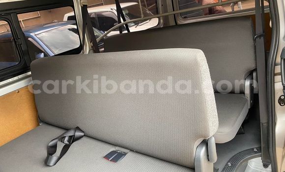 Acheter Occasion Voiture Toyota Hiace Gris à Kampala, Ouganda Acheter Occasion Voiture Toyota Hiace Gris à Kampala, Ouganda