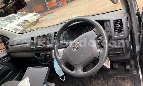 Acheter Occasion Voiture Toyota Hiace Gris à Kampala, Ouganda Acheter Occasion Voiture Toyota Hiace Gris à Kampala, Ouganda