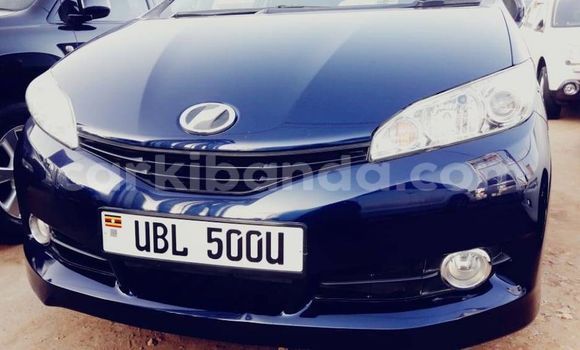 Gura Yakoze Toyota Wish Blue Imodoka i Kampala mu Uganda
