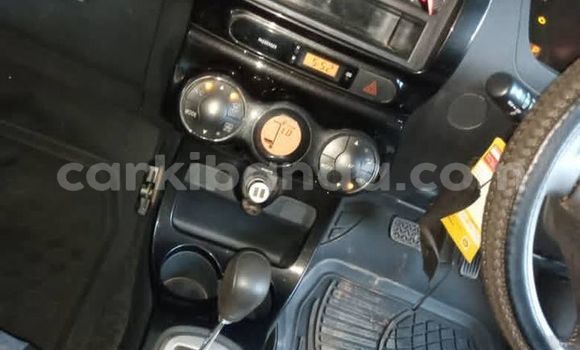 Acheter Occasion Voiture Toyota IST Gris à Kampala, Ouganda Acheter Occasion Voiture Toyota IST Gris à Kampala, Ouganda