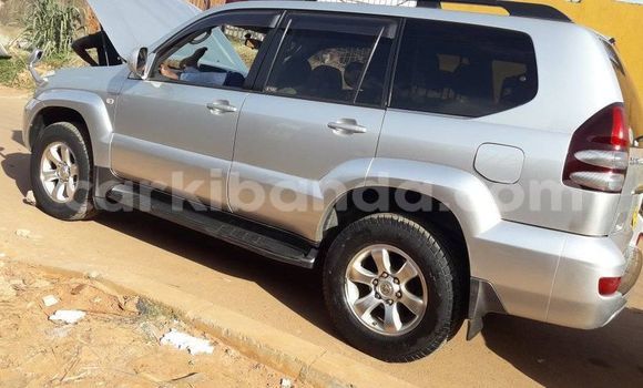 Acheter Occasion Voiture Toyota Land Cruiser Prado Gris à Kampala, Ouganda Acheter Occasion Voiture Toyota Land Cruiser Prado Gris à Kampala, Ouganda
