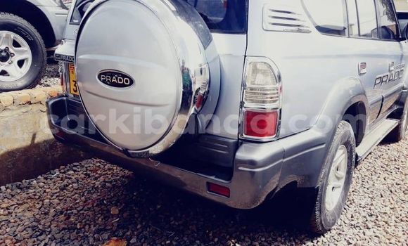 Acheter Occasion Voiture Toyota Land Cruiser Prado Gris à Kampala, Ouganda Acheter Occasion Voiture Toyota Land Cruiser Prado Gris à Kampala, Ouganda