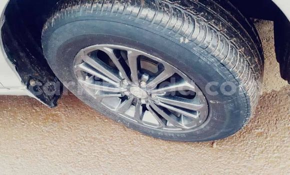 Acheter Occasion Voiture Toyota Premio Gris à Kampala, Ouganda Acheter Occasion Voiture Toyota Premio Gris à Kampala, Ouganda