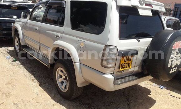 Acheter Occasion Voiture Toyota Surf Gris à Kampala, Ouganda Acheter Occasion Voiture Toyota Surf Gris à Kampala, Ouganda