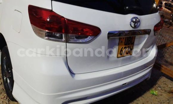 Acheter Occasion Voiture Toyota Wish Blanc à Kampala, Ouganda Acheter Occasion Voiture Toyota Wish Blanc à Kampala, Ouganda