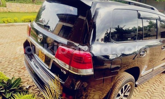 Acheter Occasion Voiture Toyota Land Cruiser Noir à Kampala, Ouganda Acheter Occasion Voiture Toyota Land Cruiser Noir à Kampala, Ouganda