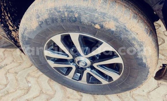 Acheter Occasion Voiture Toyota Land Cruiser Noir à Kampala, Ouganda Acheter Occasion Voiture Toyota Land Cruiser Noir à Kampala, Ouganda