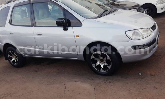 Acheter Occasion Voiture Toyota Spacio Gris à Kampala, Ouganda Acheter Occasion Voiture Toyota Spacio Gris à Kampala, Ouganda
