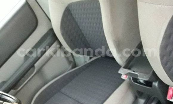 Acheter Occasion Voiture Nissan X–Trail Rouge à Kampala, Ouganda Acheter Occasion Voiture Nissan X–Trail Rouge à Kampala, Ouganda