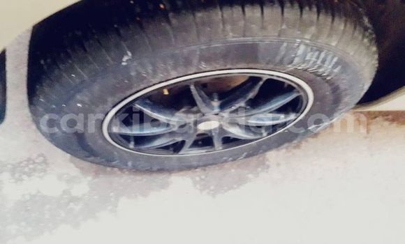 Acheter Occasion Voiture Toyota Runx Marron à Kampala, Ouganda Acheter Occasion Voiture Toyota Runx Marron à Kampala, Ouganda