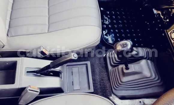 Acheter Occasion Voiture Nissan Datsun Blanc à Kampala, Ouganda Acheter Occasion Voiture Nissan Datsun Blanc à Kampala, Ouganda