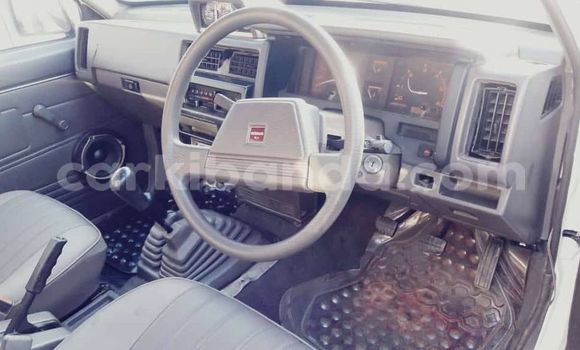 Acheter Occasion Voiture Nissan Datsun Blanc à Kampala, Ouganda Acheter Occasion Voiture Nissan Datsun Blanc à Kampala, Ouganda