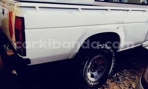 Acheter Occasion Voiture Nissan Datsun Blanc à Kampala, Ouganda Acheter Occasion Voiture Nissan Datsun Blanc à Kampala, Ouganda