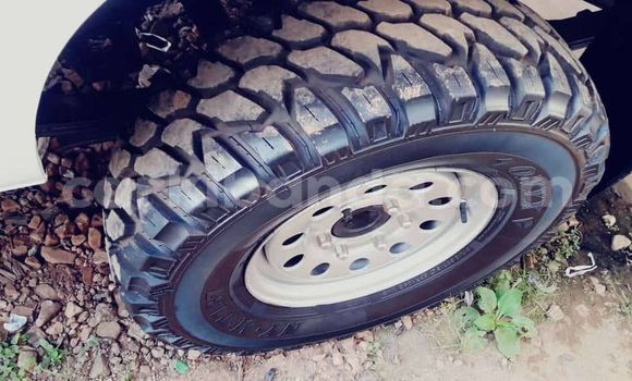 Acheter Occasion Voiture Nissan Datsun Blanc à Kampala, Ouganda Acheter Occasion Voiture Nissan Datsun Blanc à Kampala, Ouganda